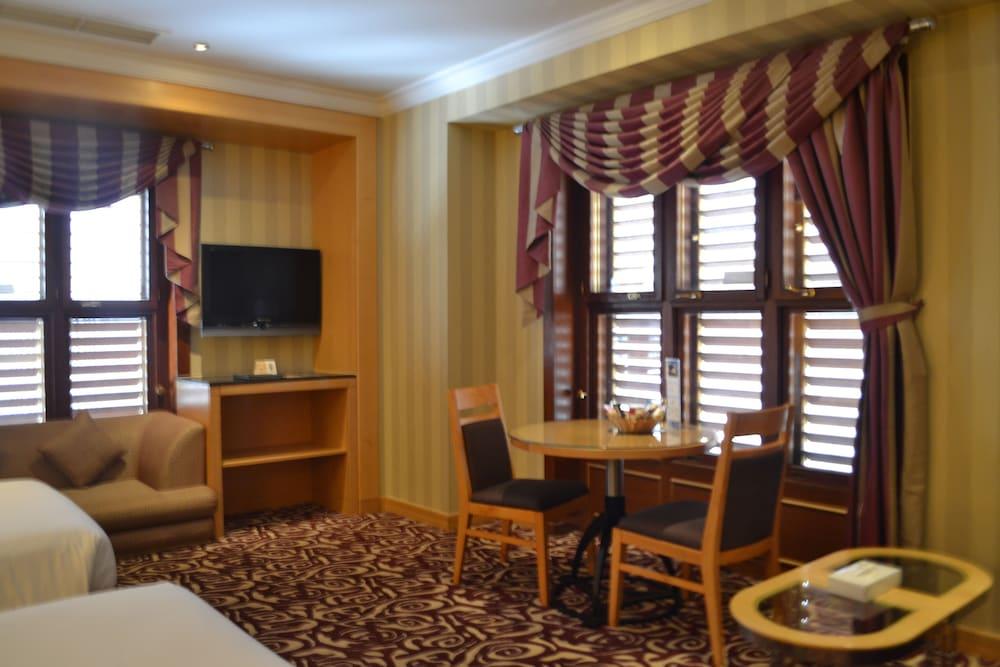 Makkah Towers Hotel Mecca Exterior photo A room at the hotel