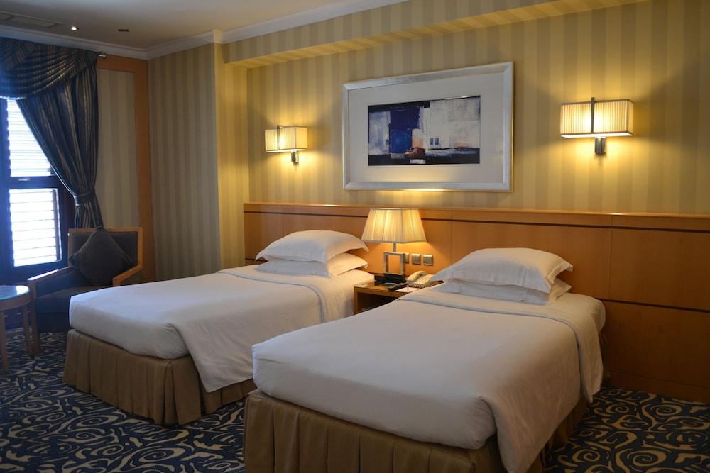 Makkah Towers Hotel Mecca Exterior photo A room at the hotel