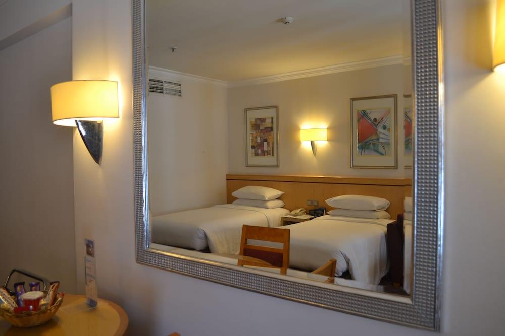 Makkah Towers Hotel Mecca Exterior photo A room at the hotel