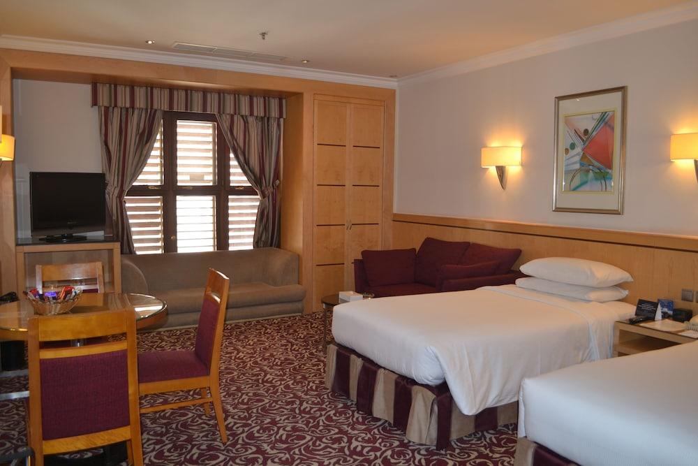Makkah Towers Hotel Mecca Exterior photo A room at the hotel