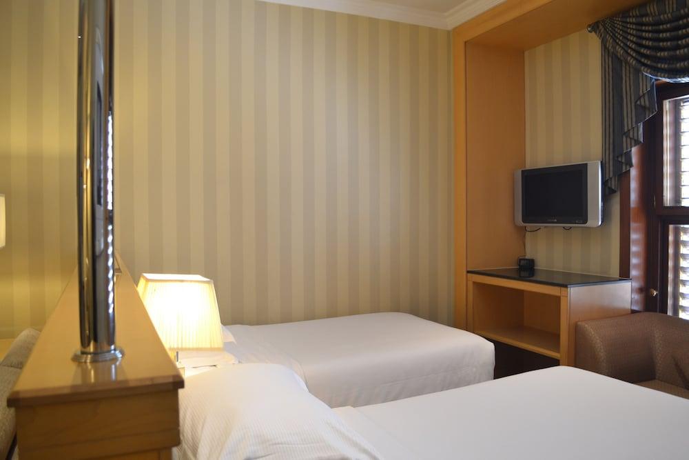 Makkah Towers Hotel Mecca Exterior photo A room at the hotel