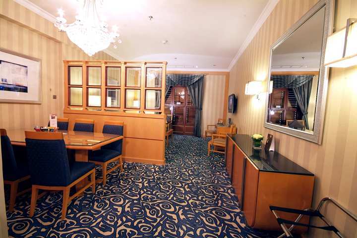 Makkah Towers Hotel Mecca Exterior photo A suite at the hotel