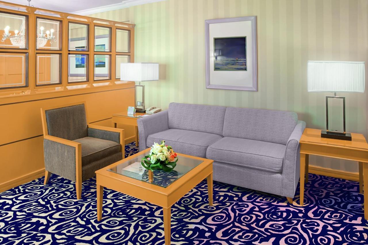 Makkah Towers Hotel Mecca Exterior photo A suite at the hotel